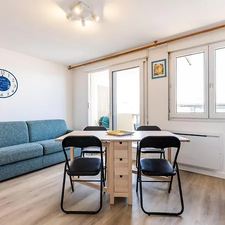 2 Pieces Face Ocean, Apartment *